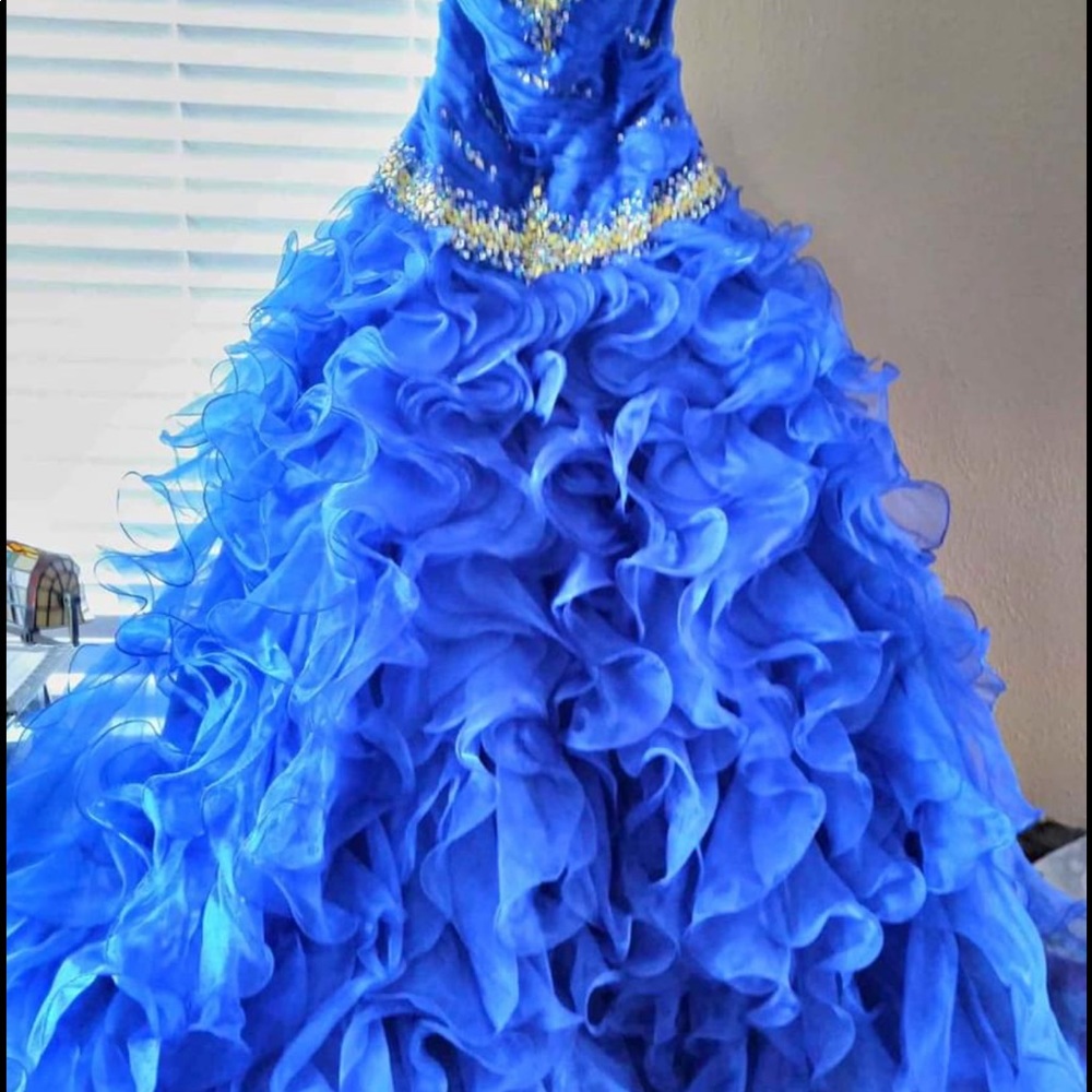TIFFANY DESIGNS PRESENTATION GOWNS 16902
